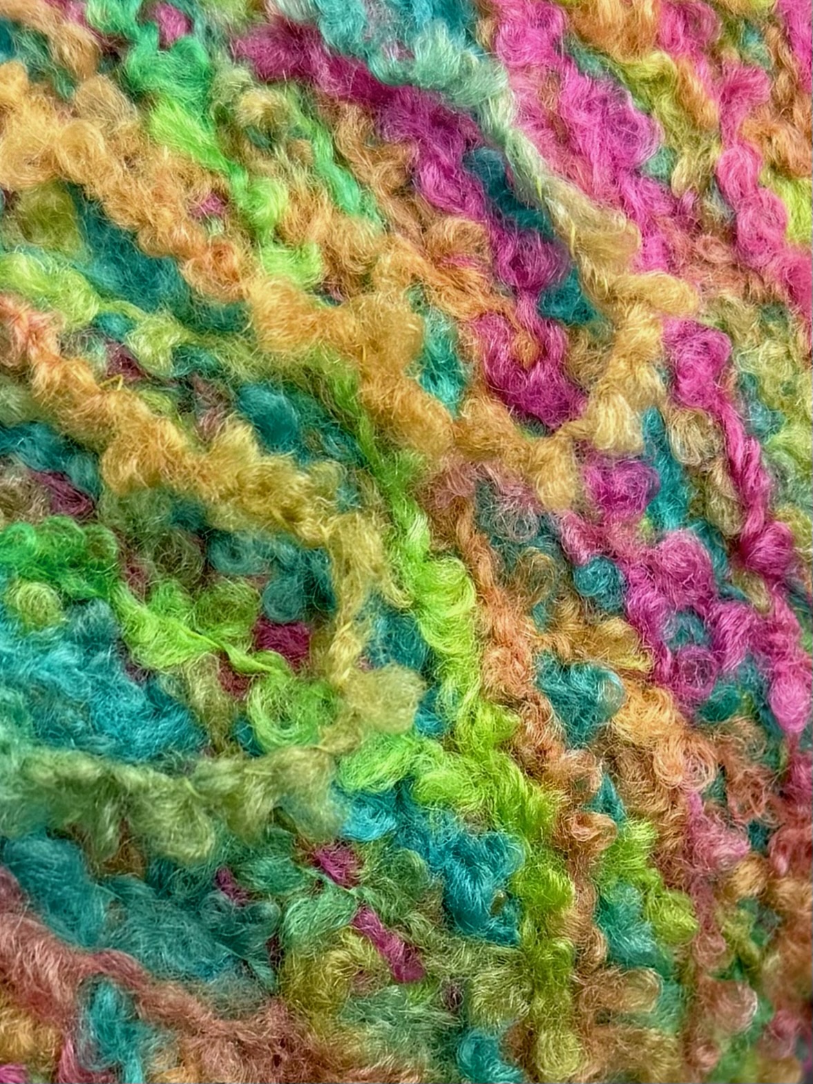 Corallo Bouclé 240m/100g – Merino Extrafine und Seide mit Elastan Pink-Limette Melange